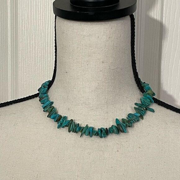 Turquoise Necklace~  Strand of Beautiful Vivid Slab & Tumbled Nugget Beads - Picture 3 of 9